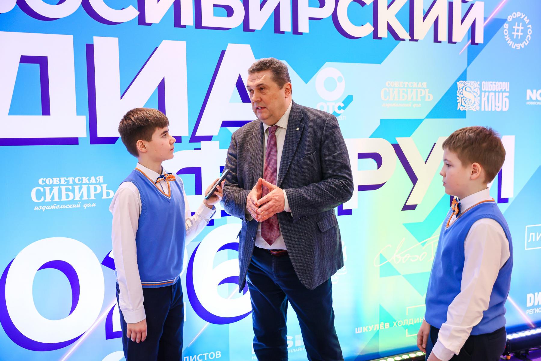 Фото Соловьёв, Савочкин, Никишева: звездные гости собрали на форуме в Новосибирске свыше тысячи человек – 100 ярких кадров 70